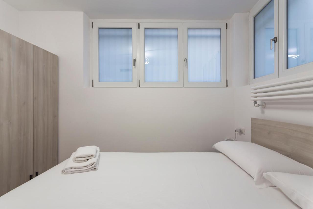 I Host Apartment - Val Strona 6 Milano Eksteriør bilde