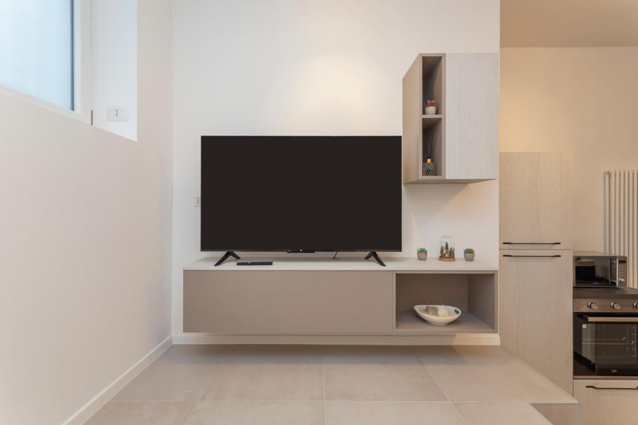 I Host Apartment - Val Strona 6 Milano Eksteriør bilde
